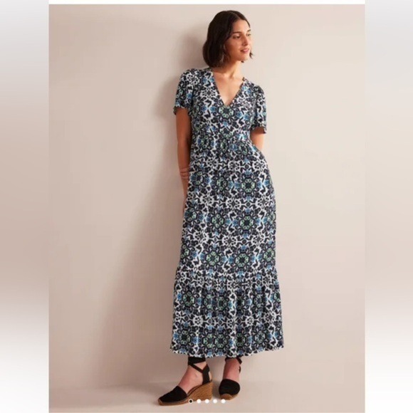 Boden blue & white v-neckk tiered maxi size 8p - Picture 1 of 15